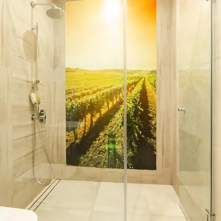 1 Bedroom Wine Journey Apartment *