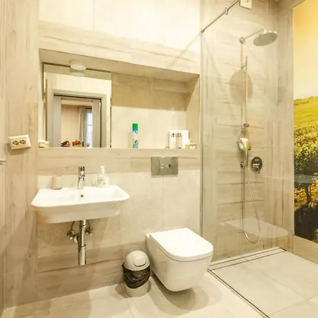 1 Bedroom Wine Journey *